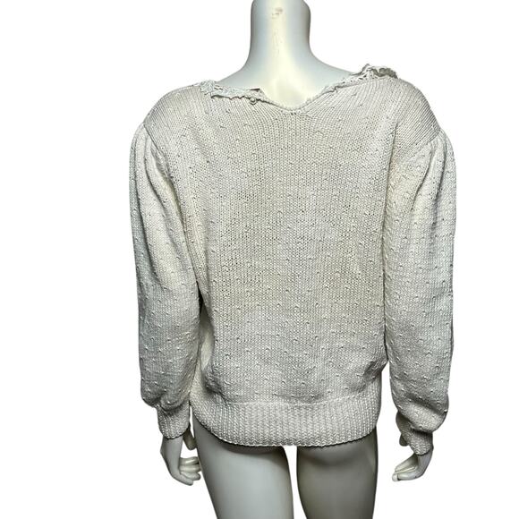 Bechamel White Hand-Knit Sweater with Lace Collar & Holiday Bow Design, Size M - Picture 6 of 11